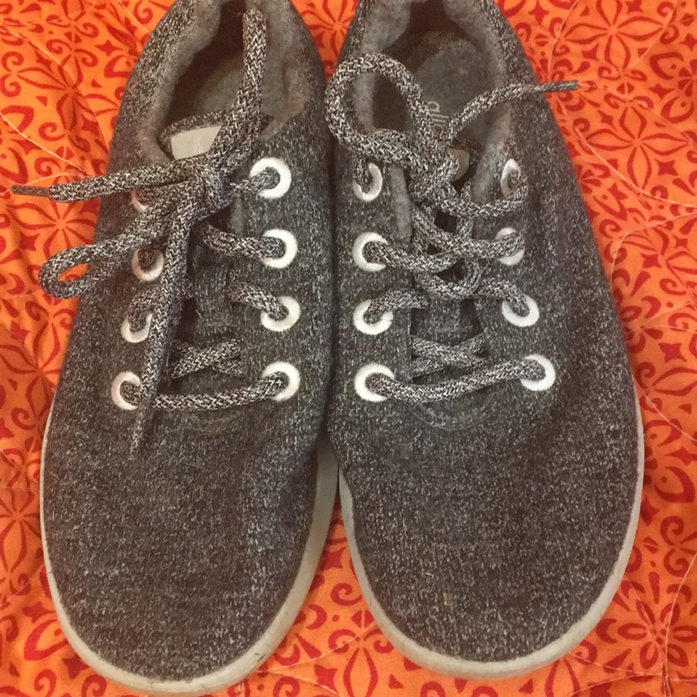 Allbirds tennis shoes